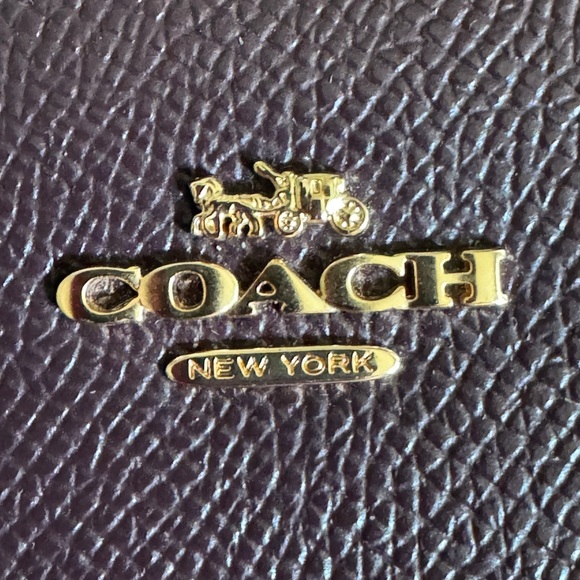 COACH, Brown Tote, Pre-Owned, Condition. Zippered, Gold Hardware. Very Nice. BR - Picture 4 of 10